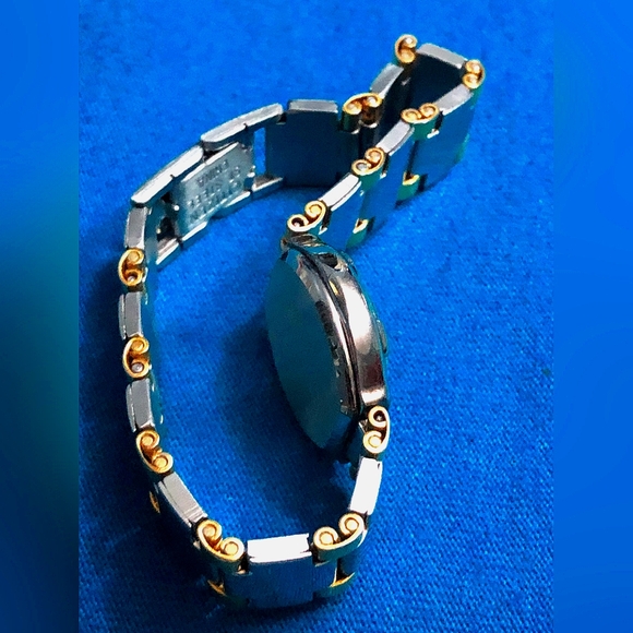 (933)Vintage Ladies Citizen CQ Two Tone Gold & Silver Quartz Watch…. - Picture 2 of 14